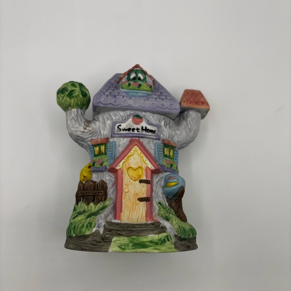 Vintage Easter Jubilee Porcelain Sweet Home‎ Bunny House  Village Spring 6 1/2”